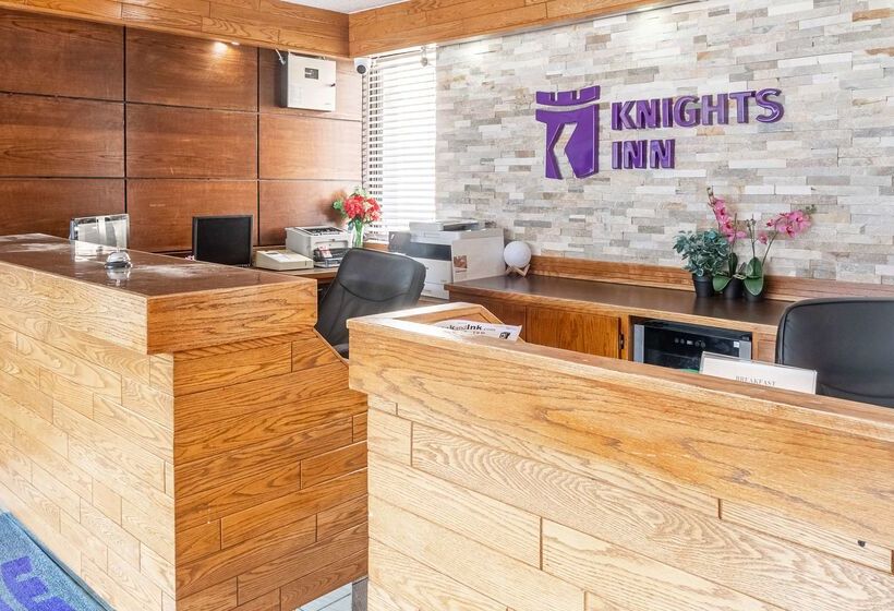 בית מלון כפרי Knights Inn North Bay