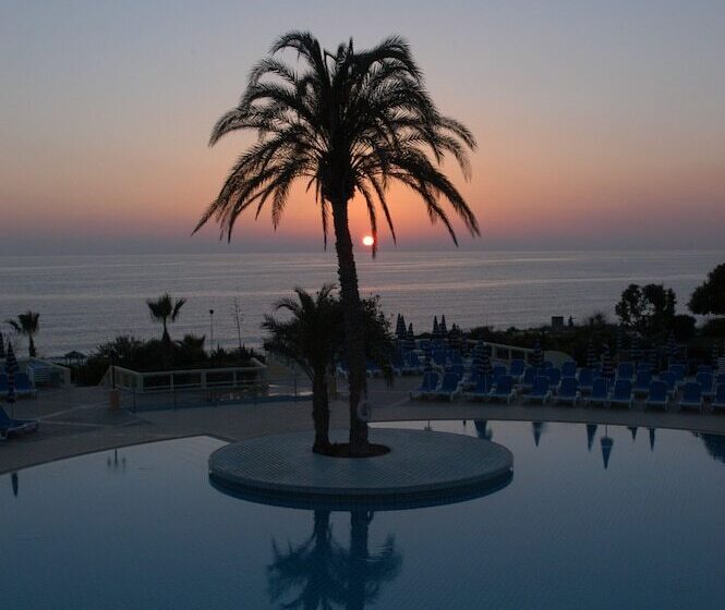 בית מלון כפרי Leonardo Laura Beach & Splash Resort