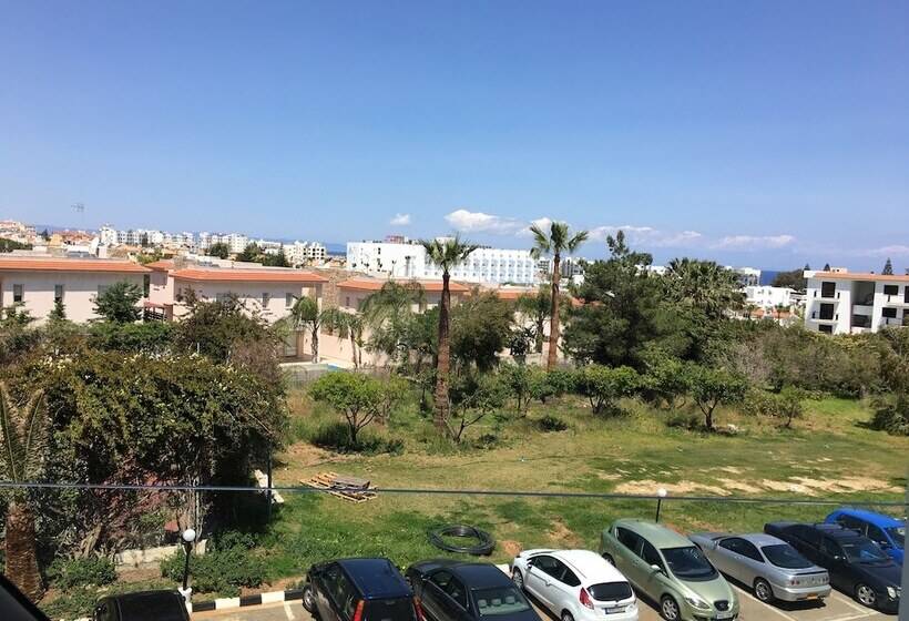 فندق Papouis Protaras