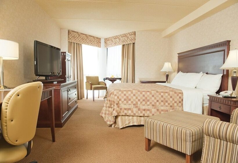 هتل Quality Inn & Suites Bay Front