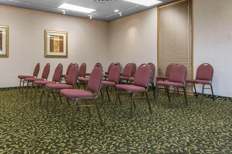 Отель Quality Inn & Suites Bay Front
