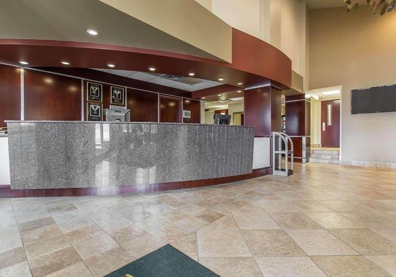 هتل Quality Inn & Suites Bay Front