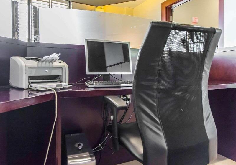 هتل Quality Inn & Suites Bay Front