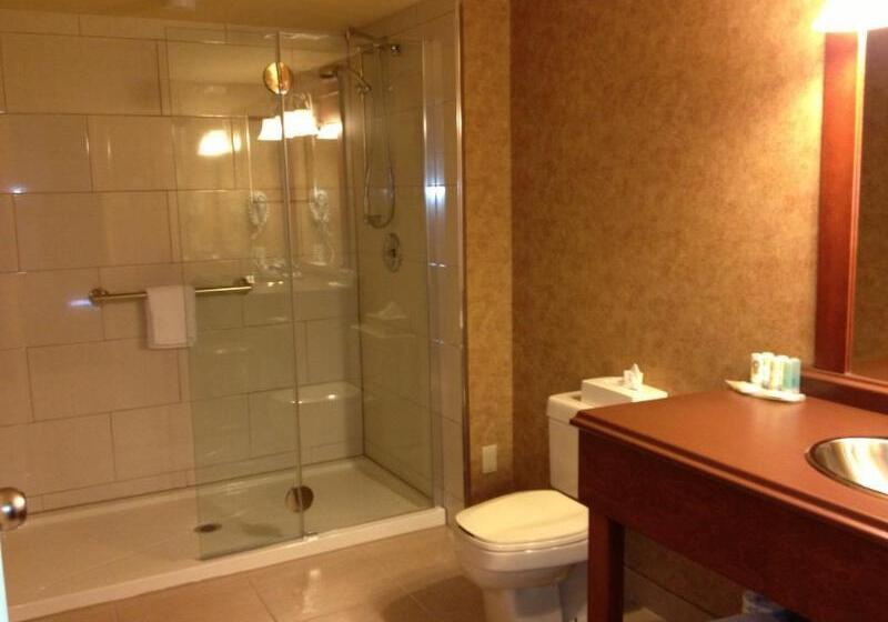 Отель Quality Inn & Suites Bay Front