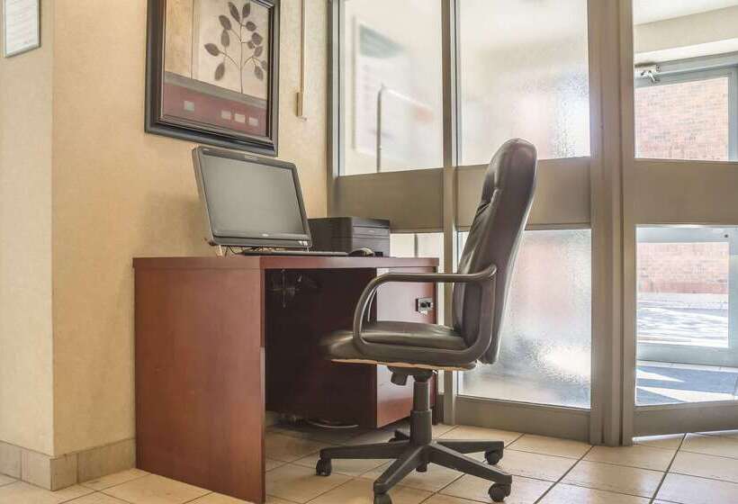 هتل Comfort Suites