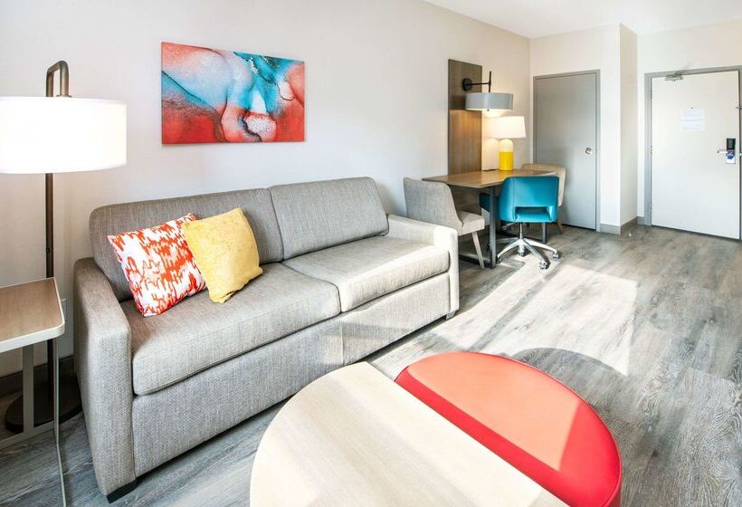 هتل Comfort Suites