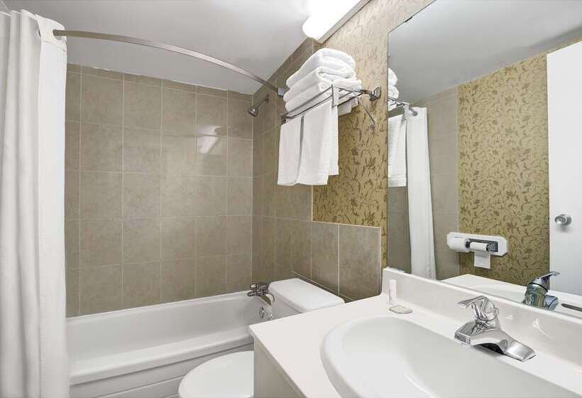 هتل Super 8 By Wyndham Niagara Falls North