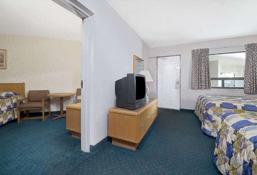 هتل Super 8 By Wyndham Niagara Falls North