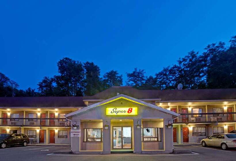 هتل Super 8 By Wyndham Niagara Falls North