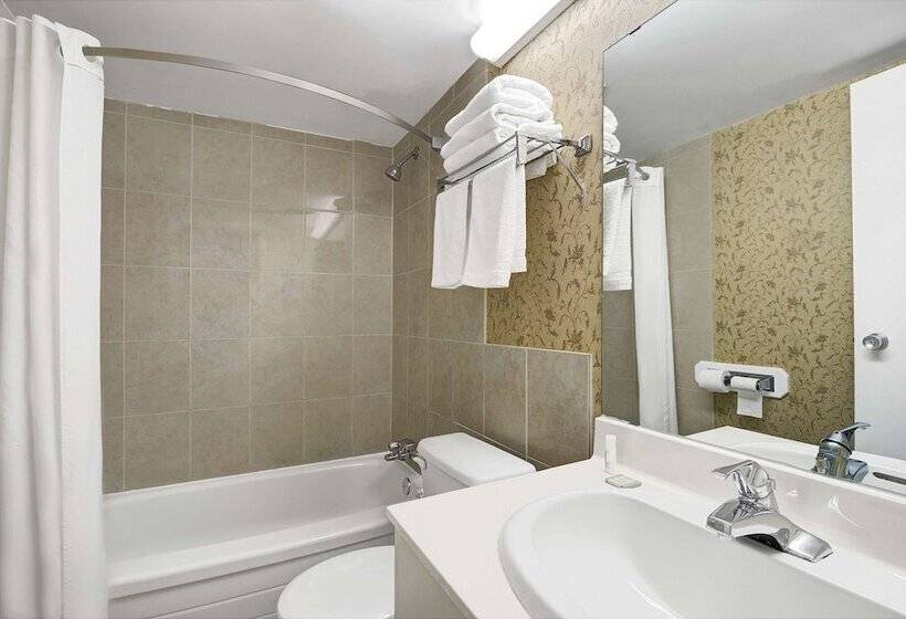 هتل Super 8 By Wyndham Niagara Falls North