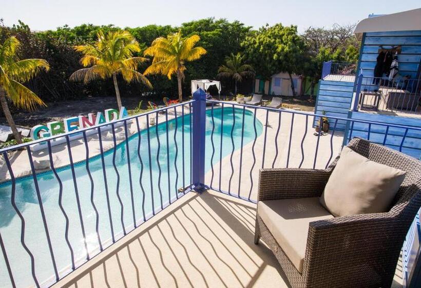 هتل True Blue Bay Resort