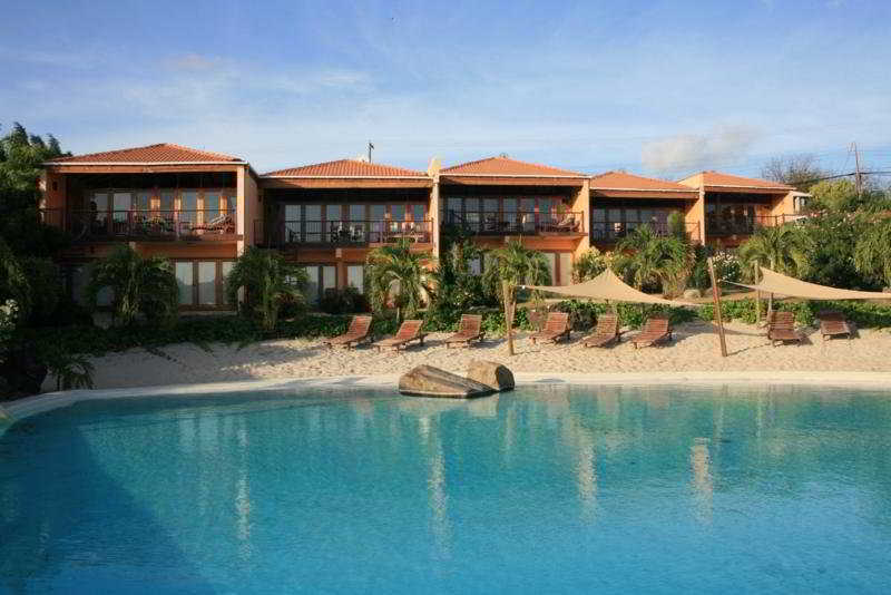 هتل True Blue Bay Resort