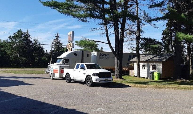 Pine Grove Motel