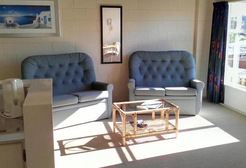 Riverview Motel