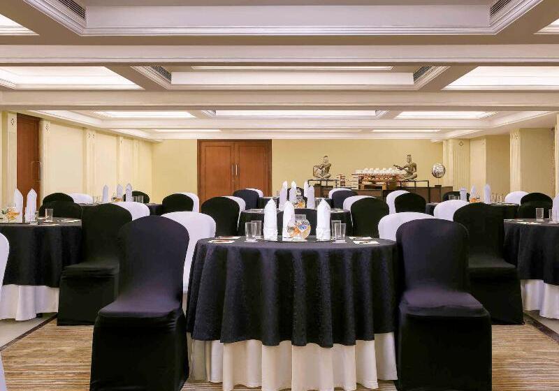 호텔 Grand Mercure Vadodara Surya Palace