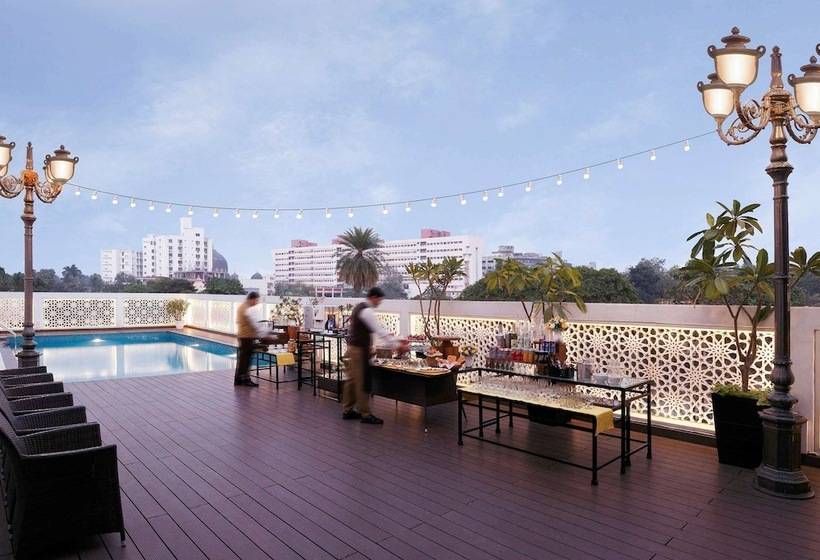 호텔 Grand Mercure Vadodara Surya Palace