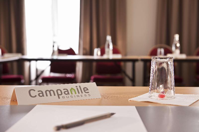 فندق Campanile Epone
