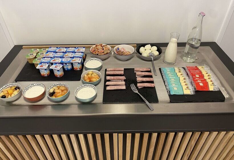 Отель Campanile Nantes ~ Rezé Aéroport