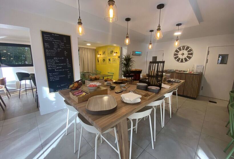 Отель Campanile Nantes ~ Rezé Aéroport