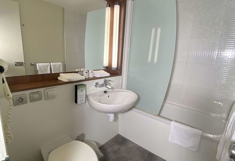 Отель Campanile Nantes ~ Rezé Aéroport