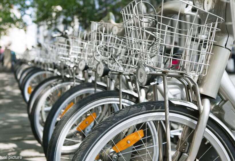 בית מלון כפרי Campanile Paris Ouest Chaville