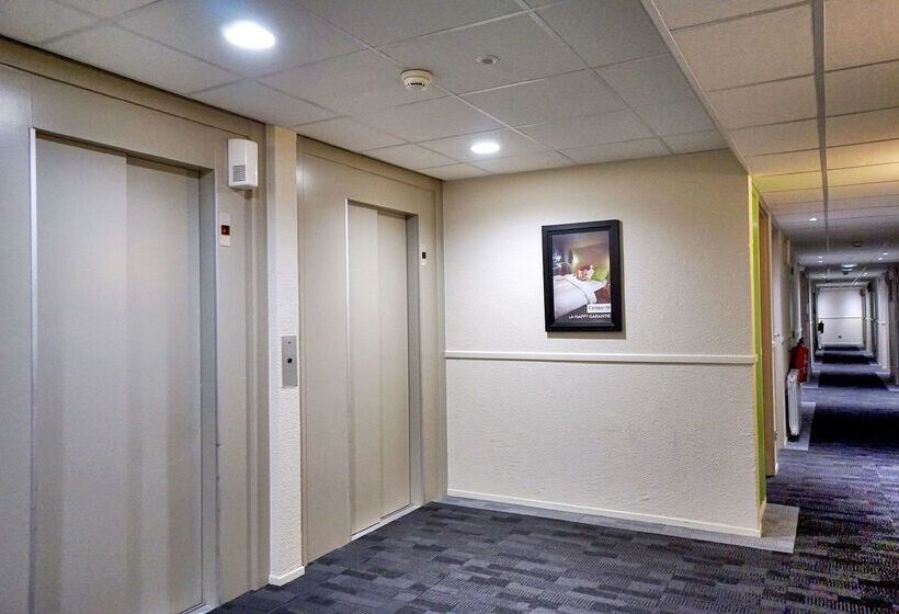 בית מלון כפרי Campanile Paris Ouest Chaville