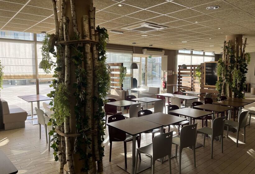 בית מלון כפרי Campanile Paris Ouest Chaville