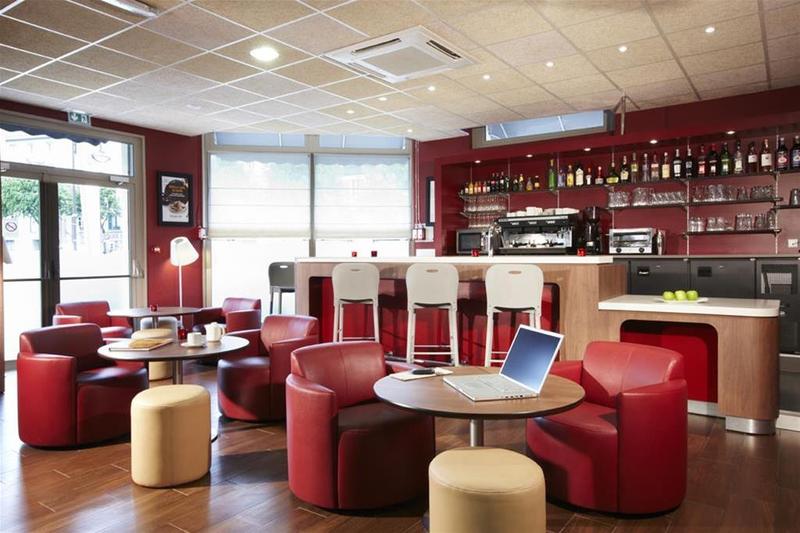 בית מלון כפרי Campanile Paris Ouest Chaville