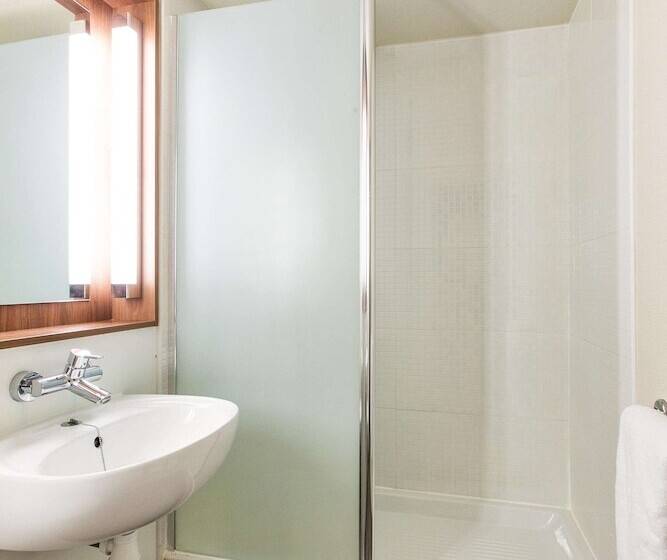 בית מלון כפרי Campanile Paris Ouest Chaville