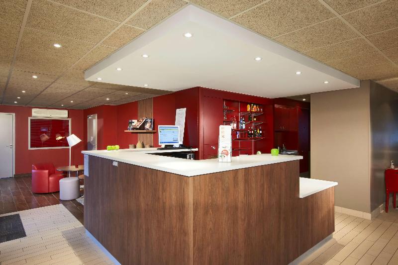 Отель Campanile Taverny