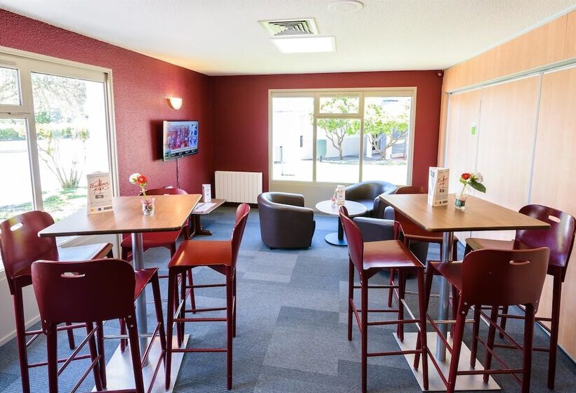 Отель Campanile Toulouse Sesquieres