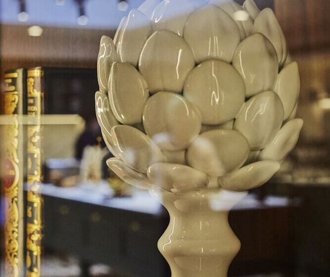 هتل Mercure Versailles Chateau