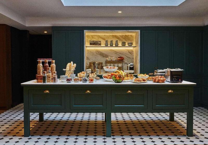 هتل Mercure Versailles Chateau
