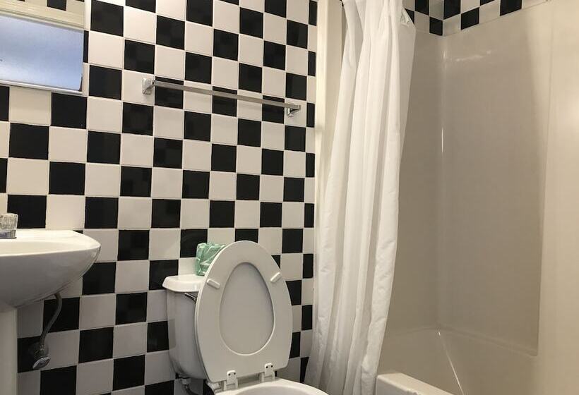 Capri Motel