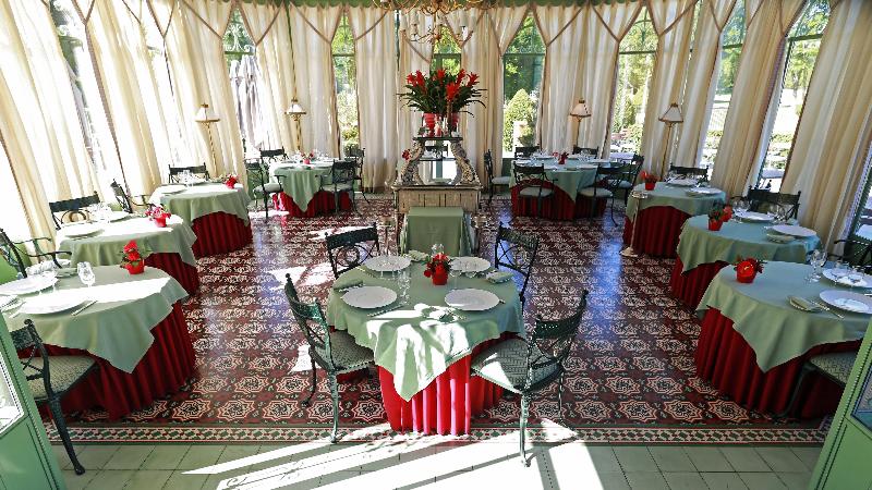 فندق Château De Courcelles   Relais & Châteaux