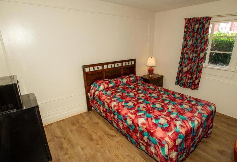 ホテル Coach House Inn