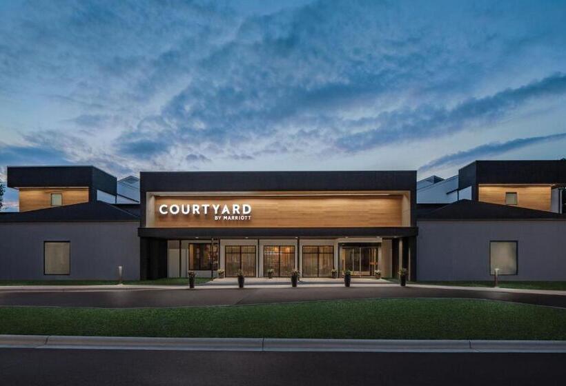 هتل Courtyard By Marriott Greensboro