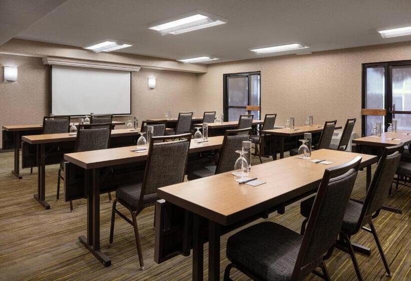 هتل Courtyard By Marriott Las Vegas Convention Center
