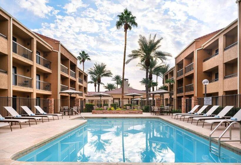 هتل Courtyard By Marriott Las Vegas Convention Center