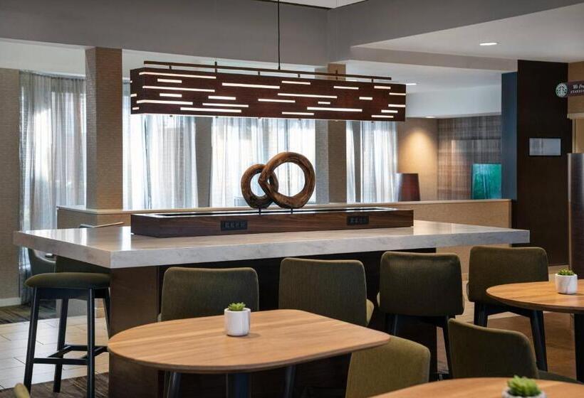 هتل Courtyard By Marriott Las Vegas Convention Center