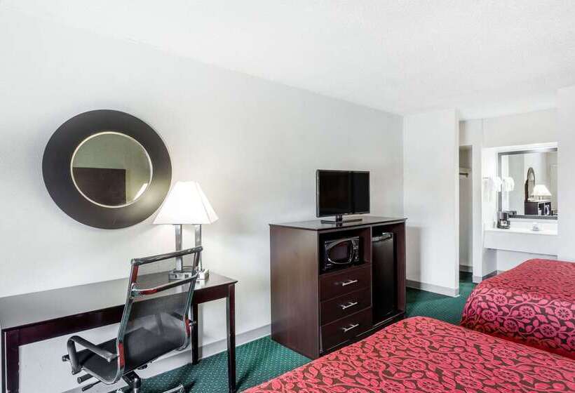 בית מלון כפרי Days Inn By Wyndham Hendersonville