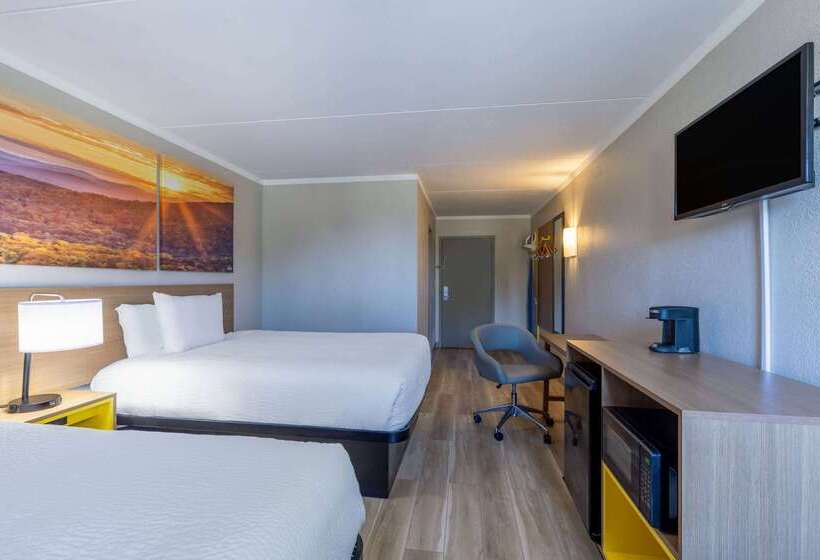 هتل Days Inn & Suites By Wyndham Fort Bragg/cross Creek Mall