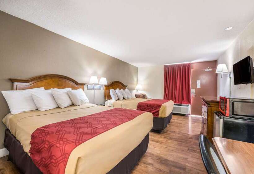 هتل Econo Lodge  Inn & Suites