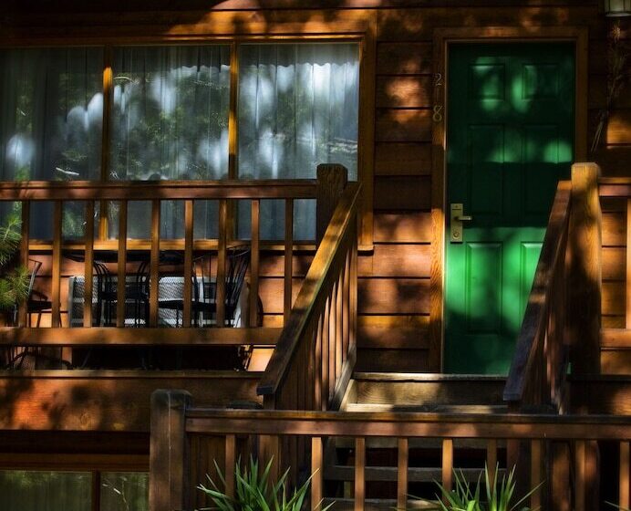 فندق Flanigan`s Resort And Spa