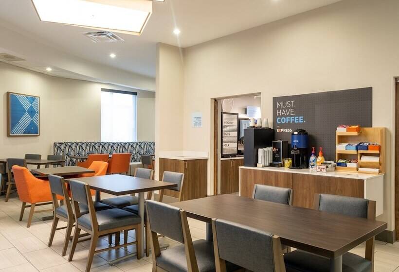 هتل Holiday Inn Express & Suites Greensboro   I 40 Atwendover, An Ihg