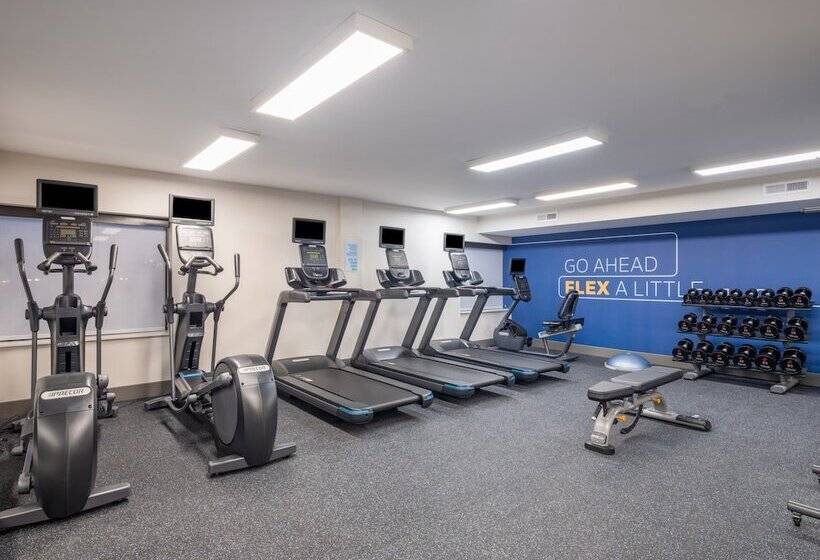 هتل Holiday Inn Express & Suites Greensboro   I 40 Atwendover, An Ihg