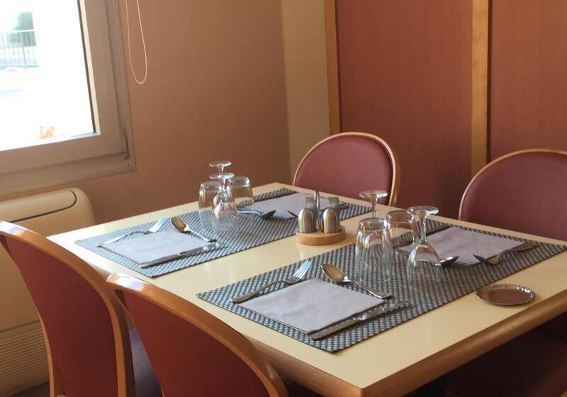 Отель Logis Hôtel Le Mas De Jossyl