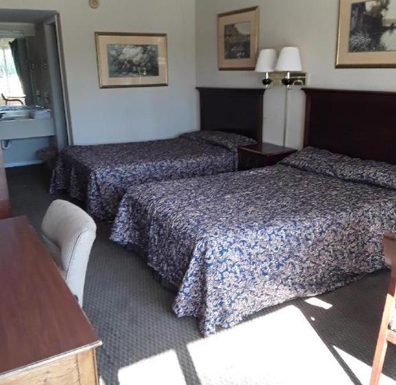 בית מלון כפרי Regency Inn Fayetteville/fort Bragg