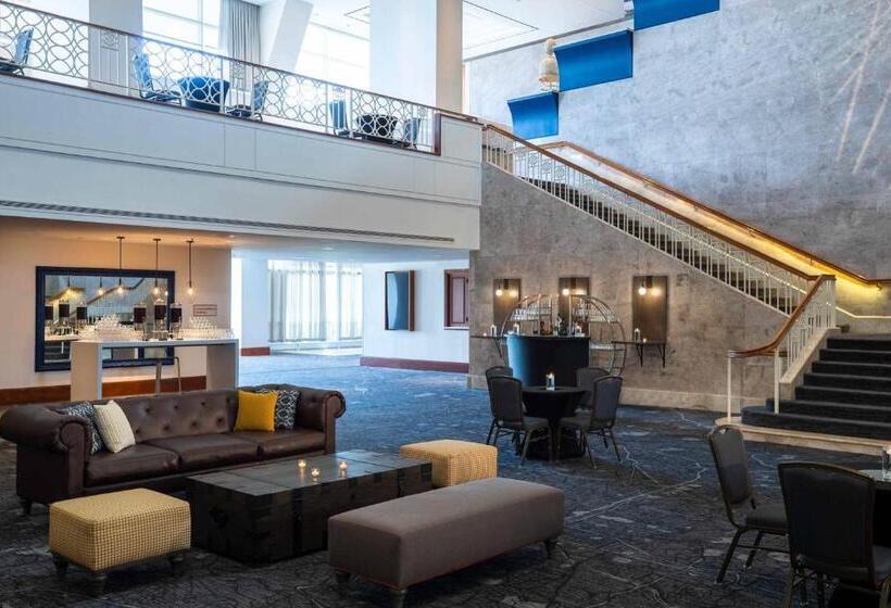 هتل Renaissance Concourse Atlanta Airport