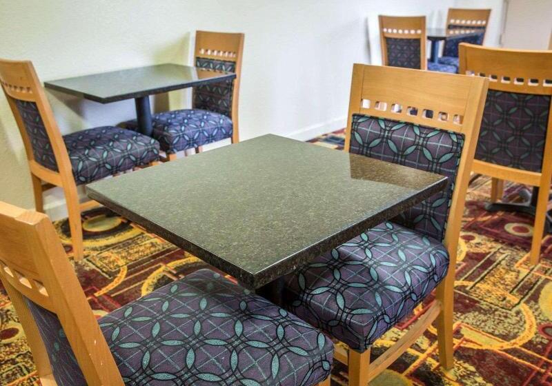 ホテル Rodeway Inn & Suites Plymouth Hwy 64